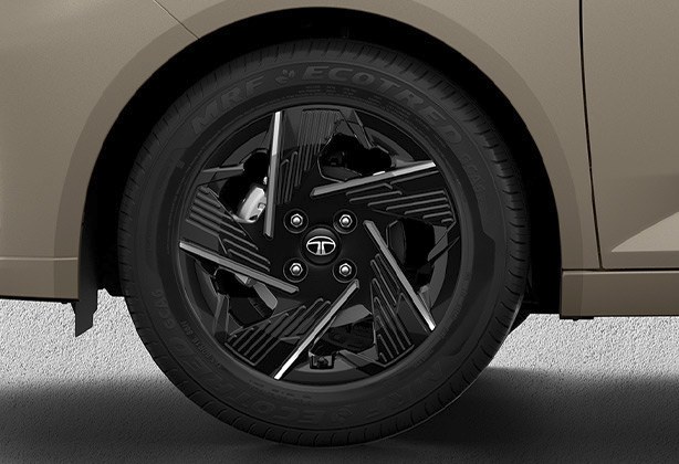 Tata Altroz Drag Cut Alloy Wheels